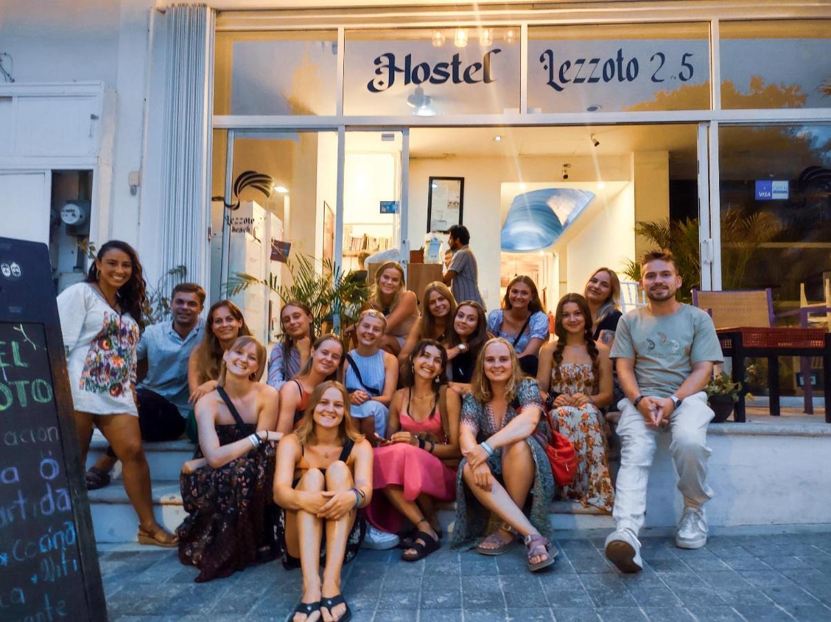 Lezzoto Hostel Boutique 2,5 Плая дел Кармен Екстериор снимка